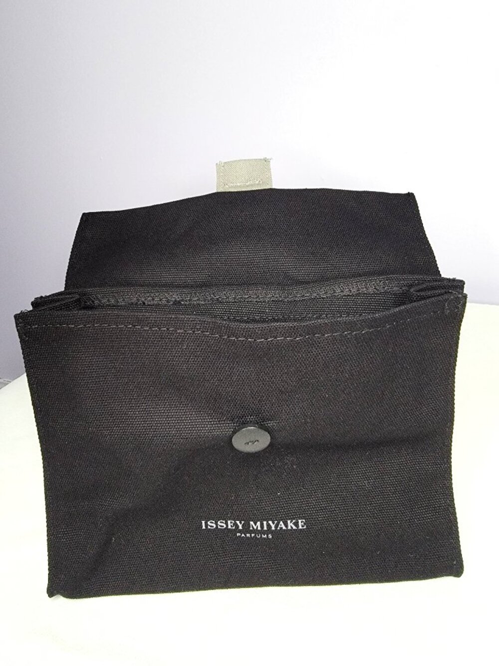 Issey Miyake Parfums Men's Travel Grooming Set - Picture 4 of 6